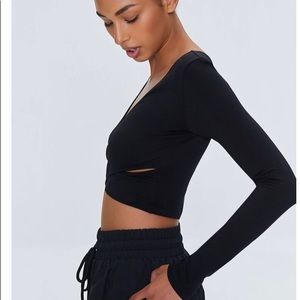 NYT F21 Black Active Seamless Crisscross Crop Top — Wicking Fabric